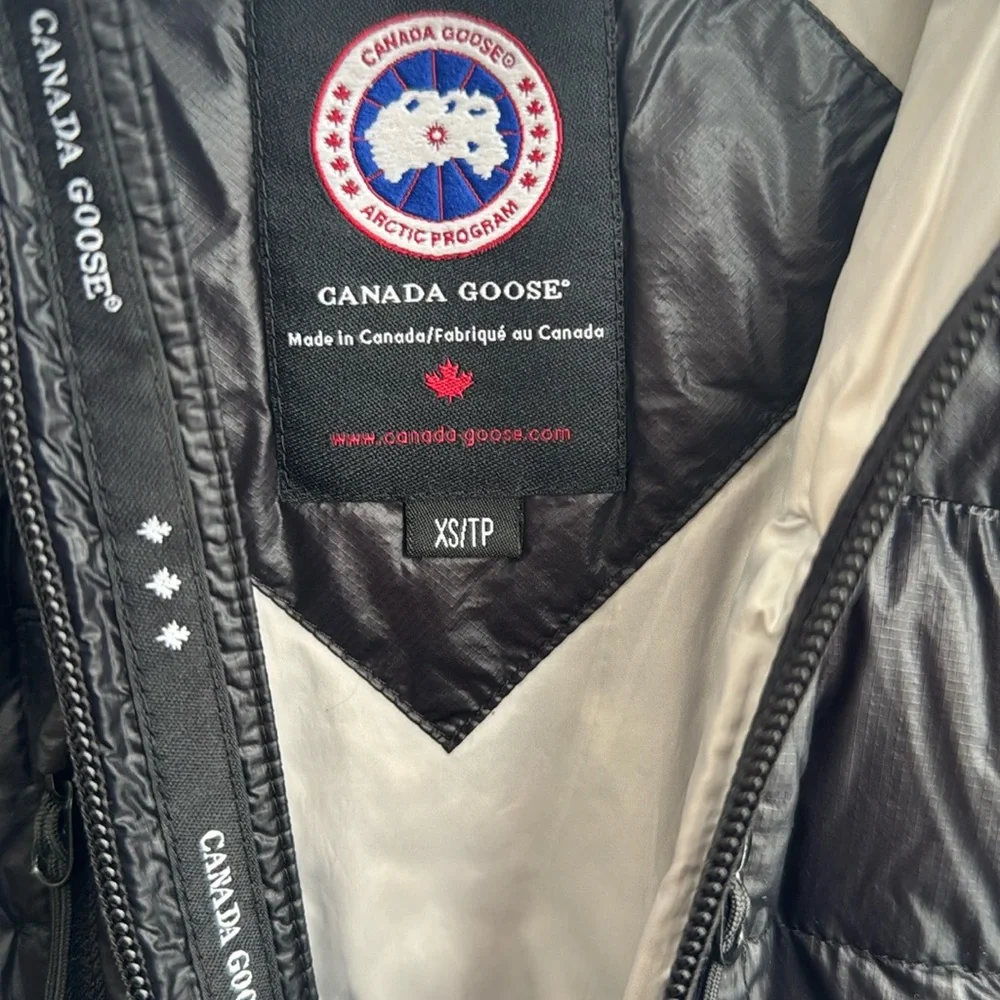 Canada Goose Women’s Black Puffer Jacket - Picture 4 of 8